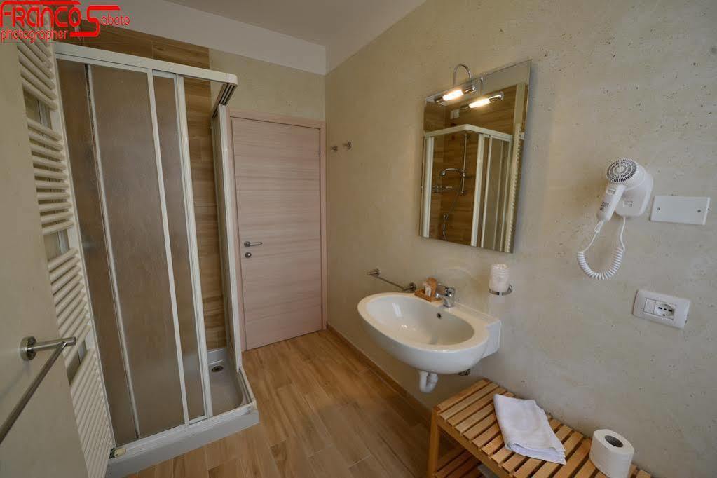 Hotel Bella Peschiera เปสเคียรา เดล การ์ดา ภายนอก รูปภาพ