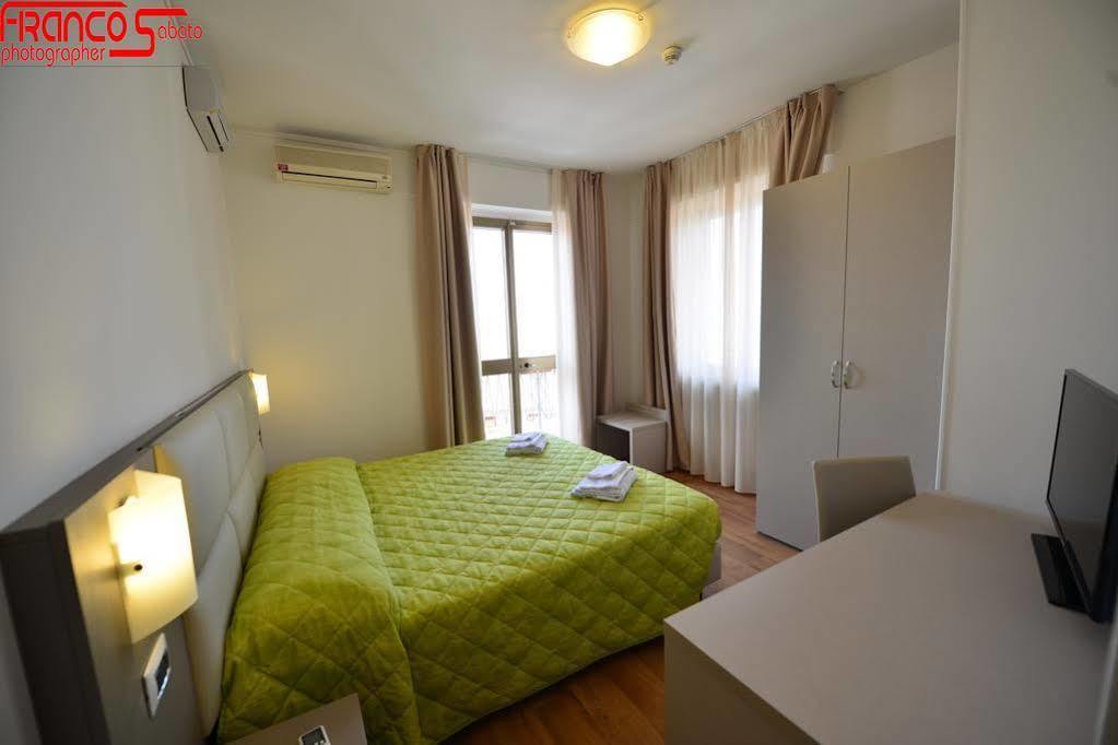 Hotel Bella Peschiera เปสเคียรา เดล การ์ดา ภายนอก รูปภาพ