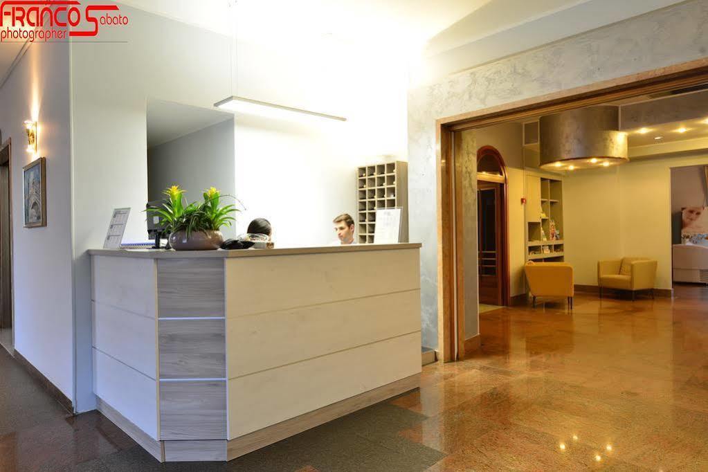 Hotel Bella Peschiera เปสเคียรา เดล การ์ดา ภายนอก รูปภาพ